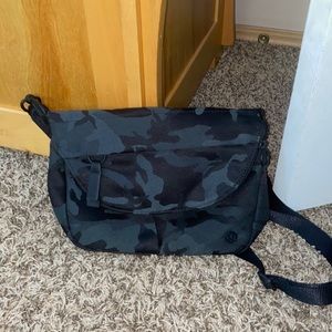 Lululemon on the move all night bag. 15 days left!